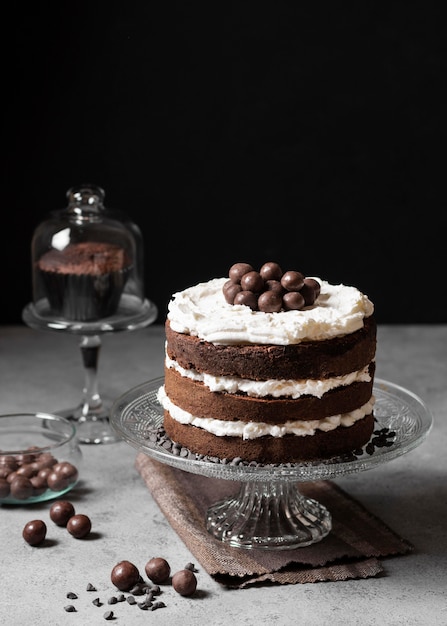 Vista frontale del delizioso concetto di torta