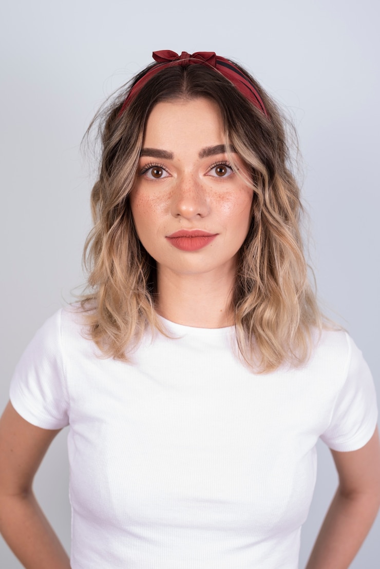 Foto gratuito vista frontale della bellissima modella