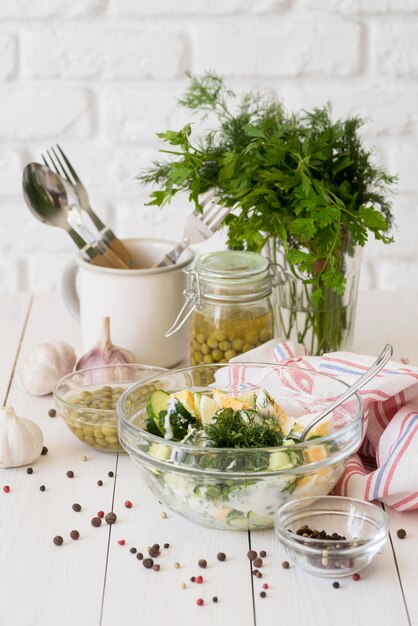 Vista frontale di delizioso cibo sano