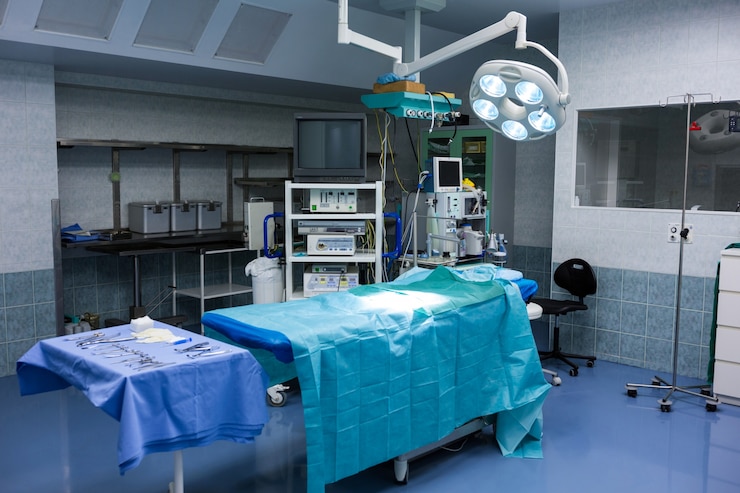 Foto gratuito vista interna della sala operatoria