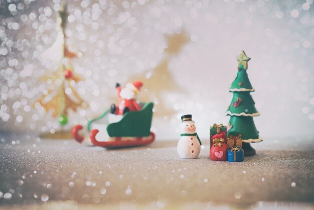 vista lucido di Babbo Natale e un pupazzo di neve