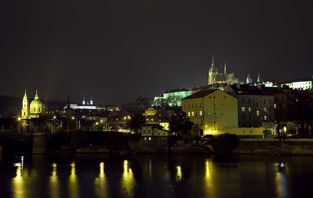 Vista notturna di Praga