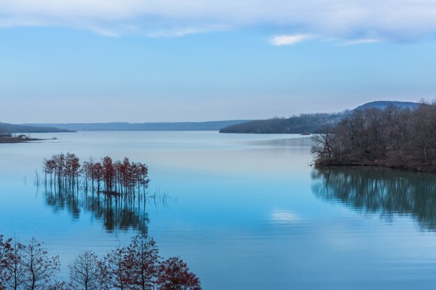 Vista panoramica del fiume