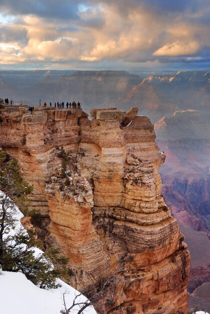 Vista panoramica del Grand Canyon in inverno con neve