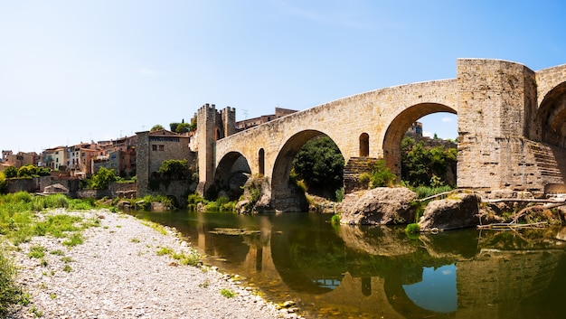 Vista panoramica del ponte medievale