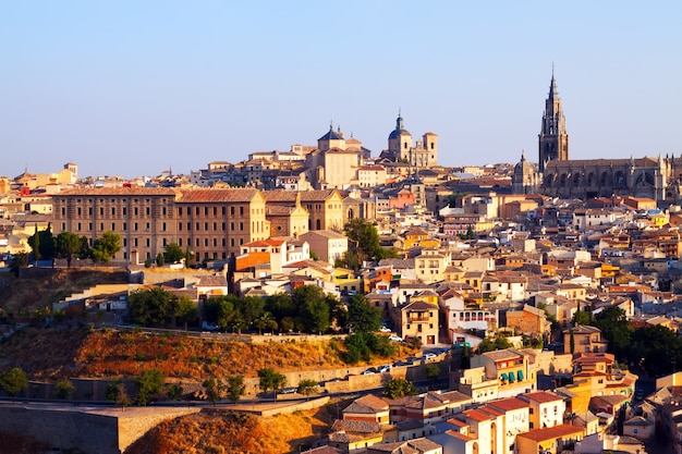 Vista pittoresca di giorno di Toledo