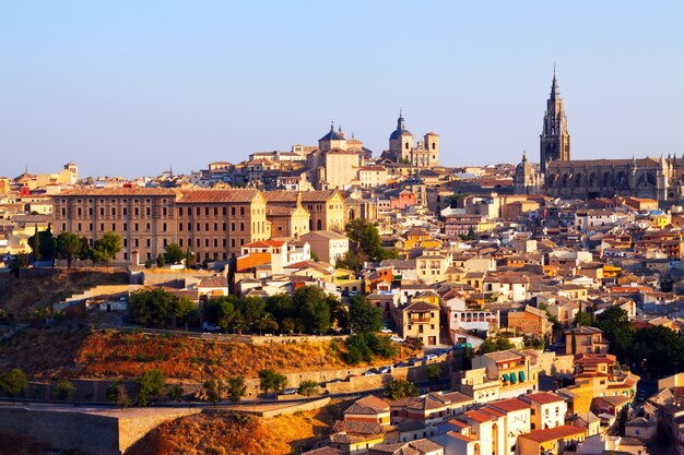 Vista pittoresca di giorno di Toledo