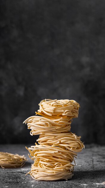 Vista ravvicinata del concetto di spaghetti crudi