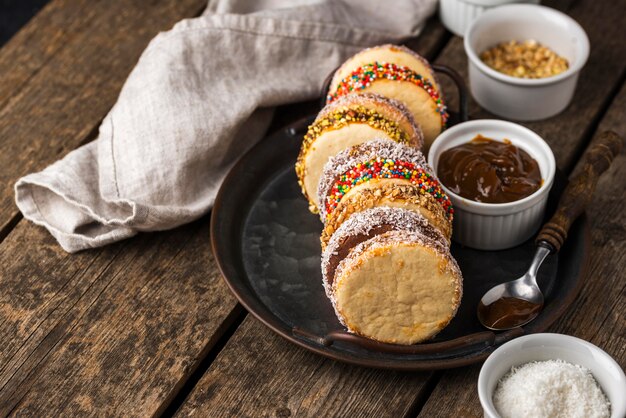 Vista ravvicinata della deliziosa disposizione alfajores