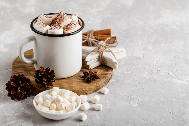 Vista ravvicinata di deliziosa cioccolata calda