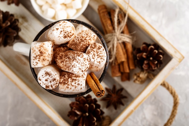 Vista ravvicinata di deliziosa cioccolata calda