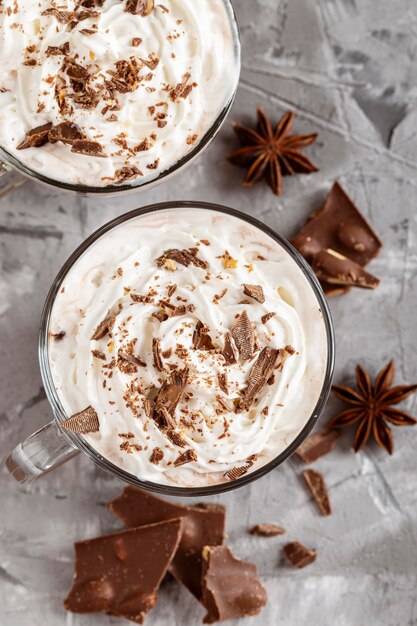 Vista ravvicinata di deliziosa cioccolata calda