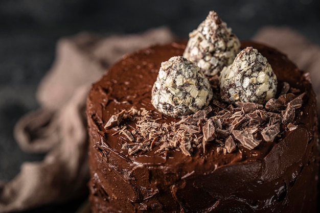 Vista ravvicinata di una deliziosa torta al cioccolato