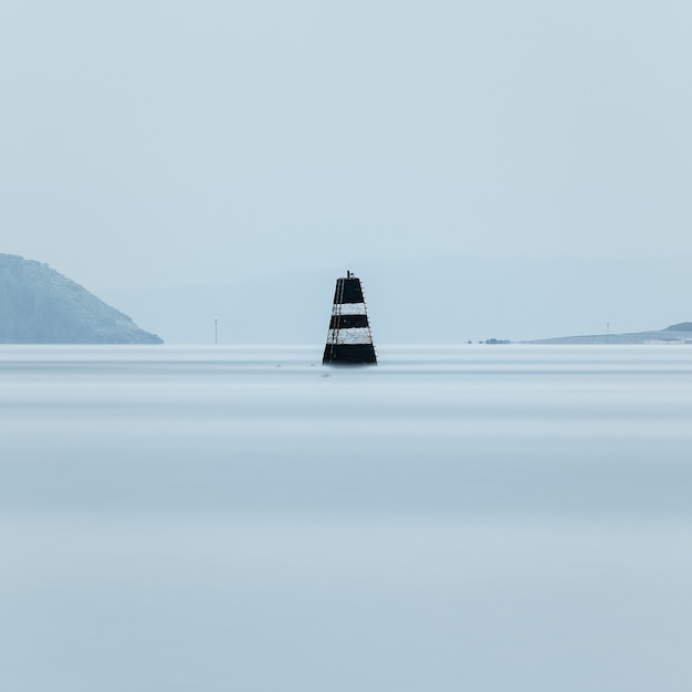 Vista sul mare minimalista di lunga esposizione girata a Guernsey