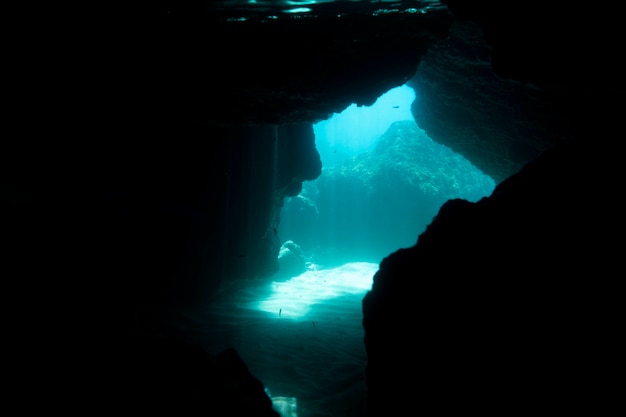 Vista sull'oceano sotto l'acqua