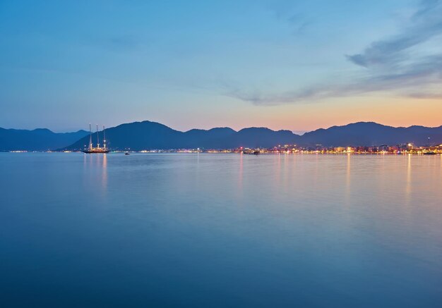 Vista sulla costa della spiaggia di Marmaris in Turchia