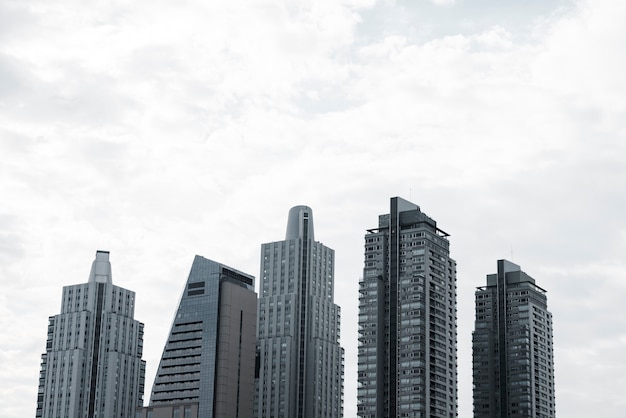 Vista sullo skyline di edifici moderni