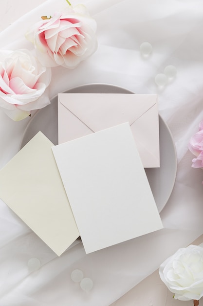 Vista superiore dell'invito al matrimonio con spazio per la copia
