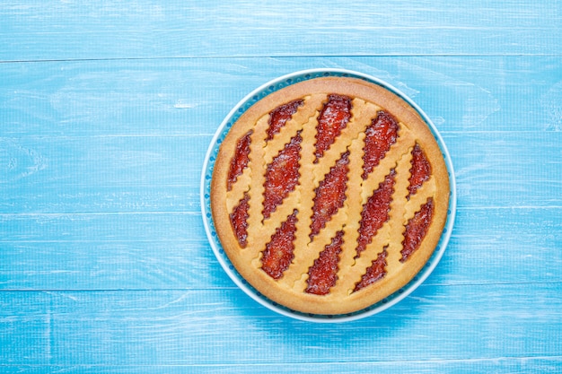 Vista superiore della pasticceria dolce cotta della torta dell'inceppamento di fragola