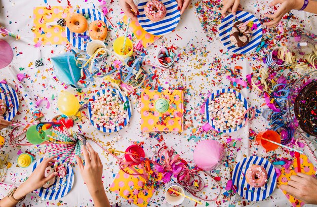 Vista superiore della tabella di compleanno