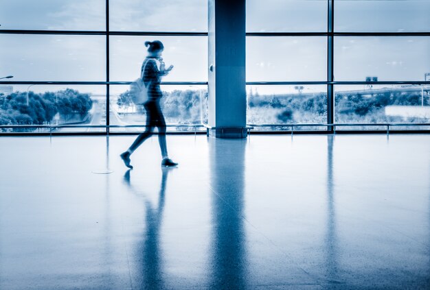 Vuoto Corridoio di aeroporto moderno