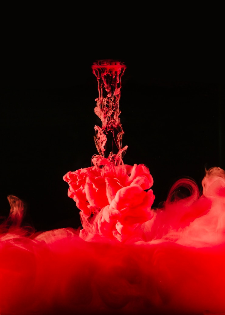 Foto gratuito whiff di colorante rosso