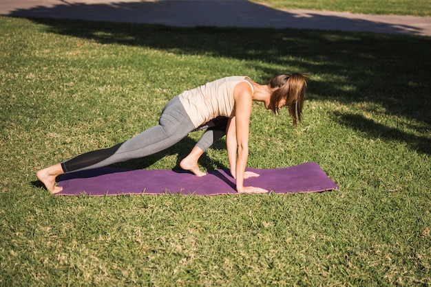 Yoga all&#39;aperto