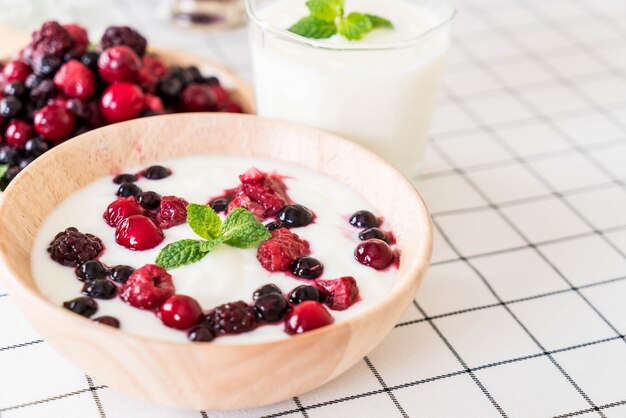 yogurt con bacche miste