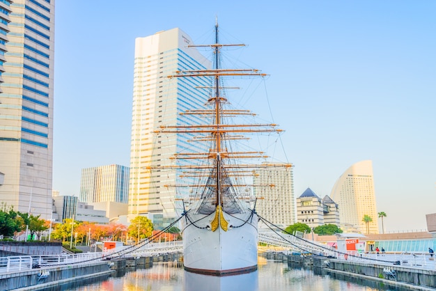 YOKOHAMA, GIAPPONE - 24 novembre: Nippon Maru Boat a Yokohama, Giappone, il 24 novembre 2015. Nippon Maru Boat è stata una nave per i cadetti del marina mercantile giapponese. La barca fu costruita nel 1930.