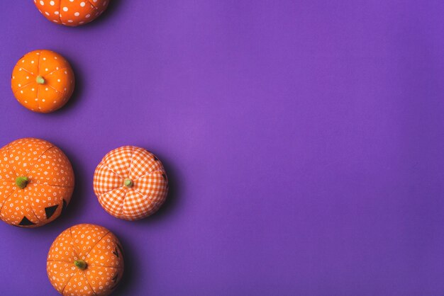 Zucche arancione lanuginose di Halloween