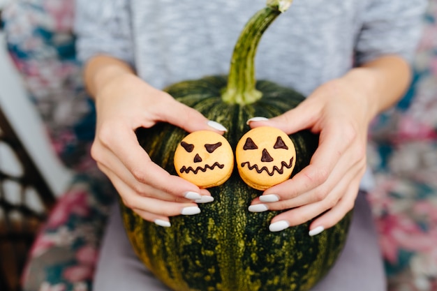 zucche biscotto su una zucca verde