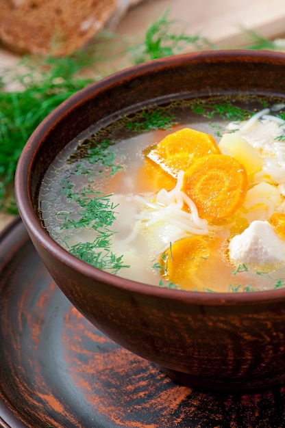 Zuppa di pollo con verdure