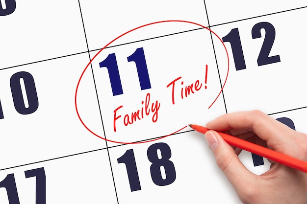 11° giorno del mese Scrivere a mano il testo FAMILY TIME e cerchiare la data del calendario