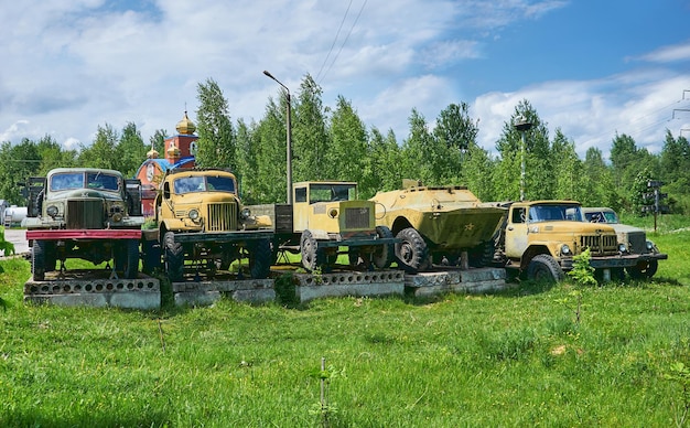 11 giugno 2022 Russia Tver regione Rzhev città vecchi veicoli militari russi della seconda guerra mondiale
