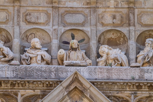 12 apostoli, facciata della Cattedrale di Toledo, Spagna