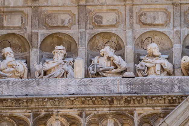 12 apostoli, facciata della Cattedrale di Toledo, Spagna