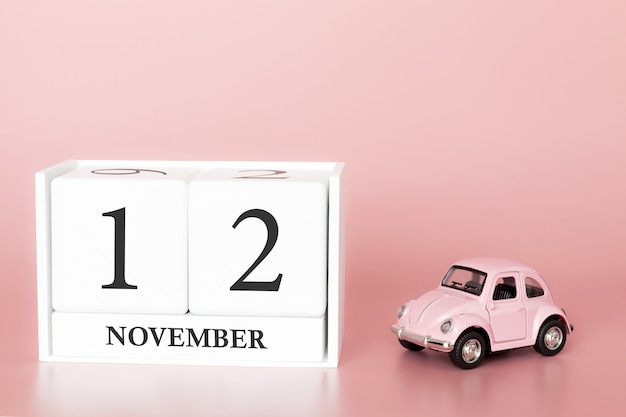 12 novembre. Giorno 12 del mese. Cubo calendario con auto