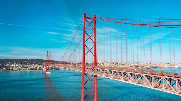 25 aprile ponte che collega Lisbona e Almada attraverso il fiume Tago a Lisbona Portogallo