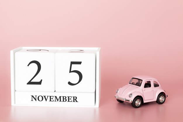 25 novembre. Giorno 25 del mese. Cubo calendario con auto