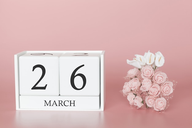 26 marzo. Giorno 26 del mese. Cubo del calendario sul rosa moderno