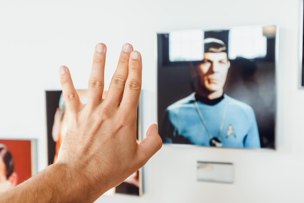 28 luglio 2022 Essen Germania Saluto a palmo aperto del personaggio Spock della serie TV cult Star Trek