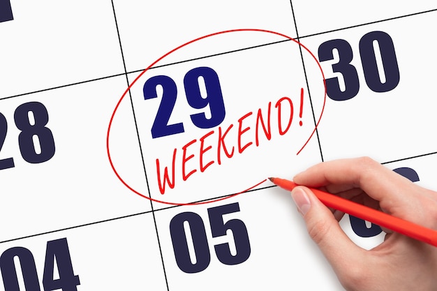 29° giorno del mese Scrivere a mano il testo WEEKEND e cerchiare la data del calendario