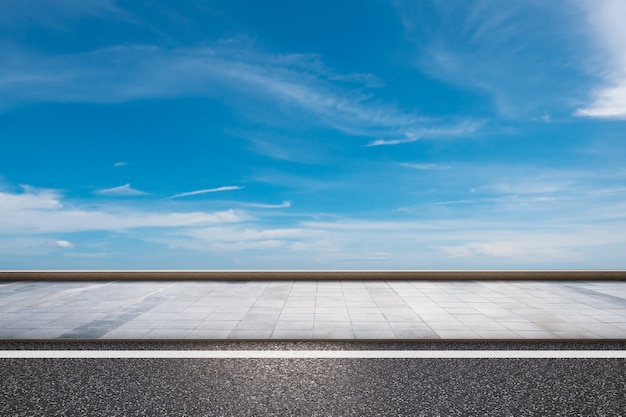 3d rendering ciglio della strada con sfondo azzurro del cielo