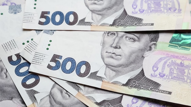 500 grivna banconote. Valuta nazionale dell'Ucraina. Soldi di carta contanti vicino sfondo.