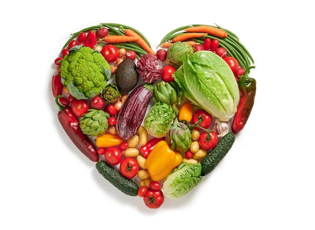 A forma di cuore da varie verdure