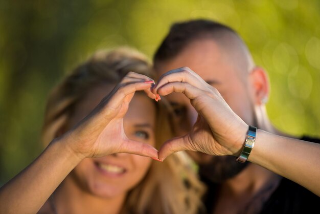 A Forma Di Cuore Fatta Di Due Belle Palme