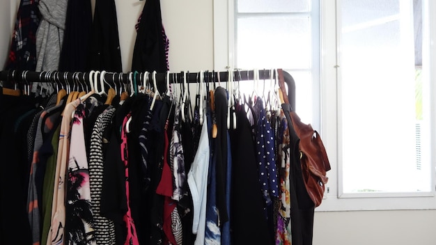 Abbigliamento appeso a casa
