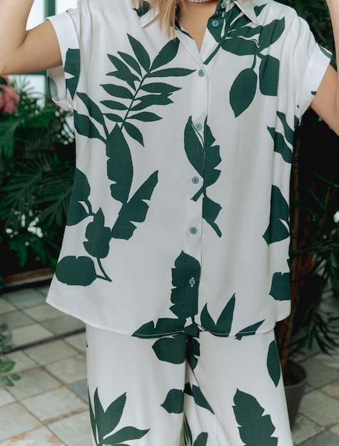 Abbigliamento elegante da donna Sembra spettacolare su una ragazza Abbigliamento casual moda di strada accesso alla moda