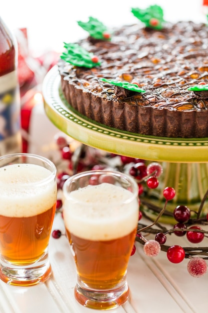 Abbinamenti vino e birra al cioccolato. Crostata dolce schiaccianoci con birra per Natale.