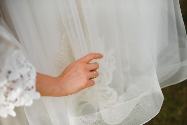 Abito da sposa per vestirsi da sposa. sposa del mattino